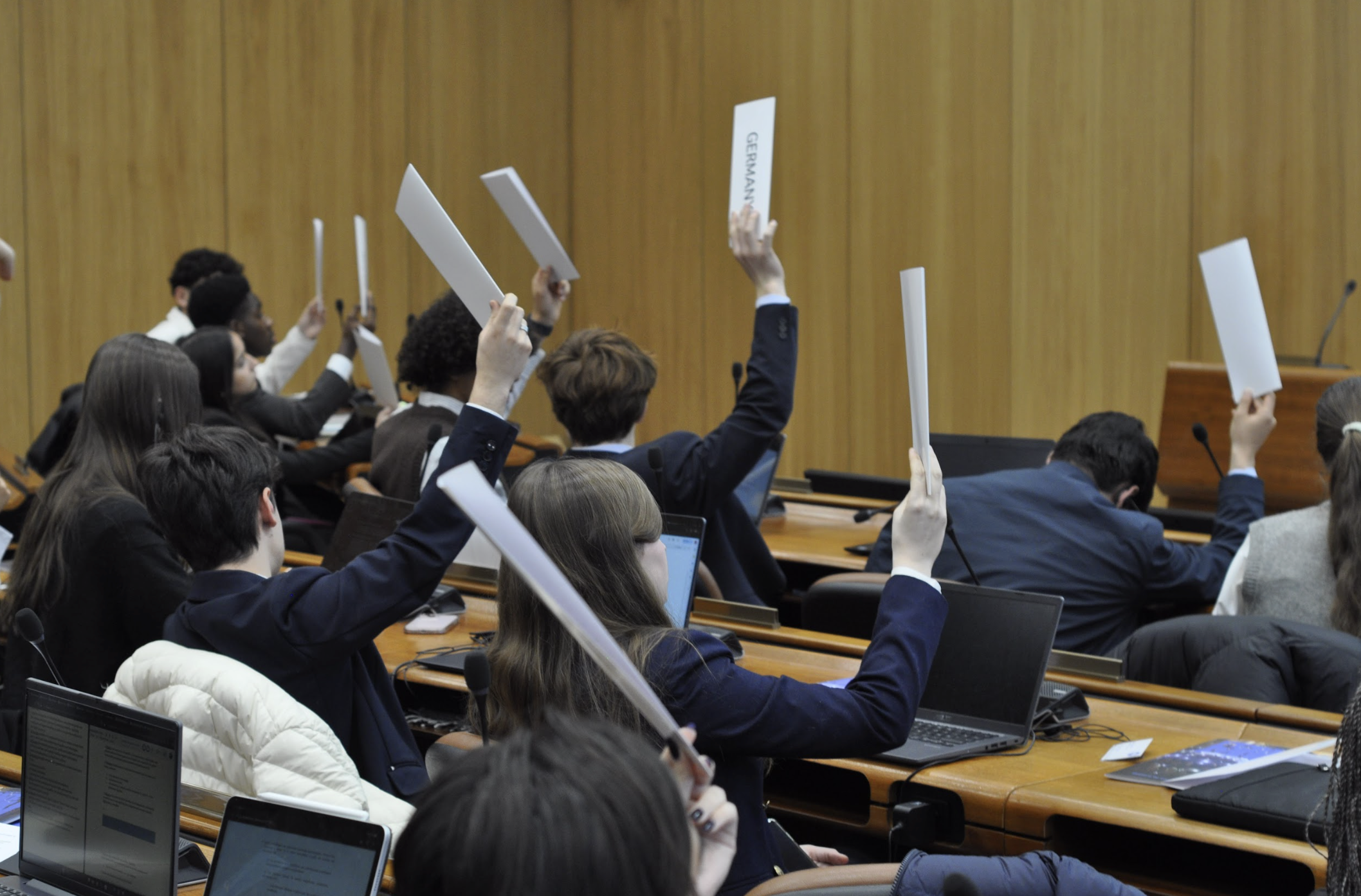 CONDITIONS DE TRAVAIL – Quand l&rsquo;intelligence artificielle bouscule le monde de l&rsquo;art.