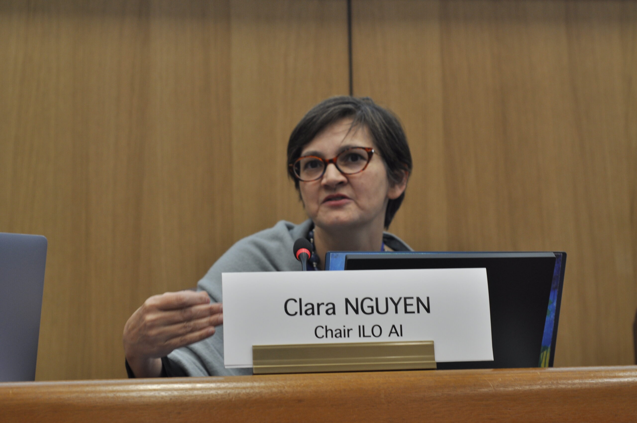 IA et travail : Janine Berg tire la sonnette d&rsquo;alarme